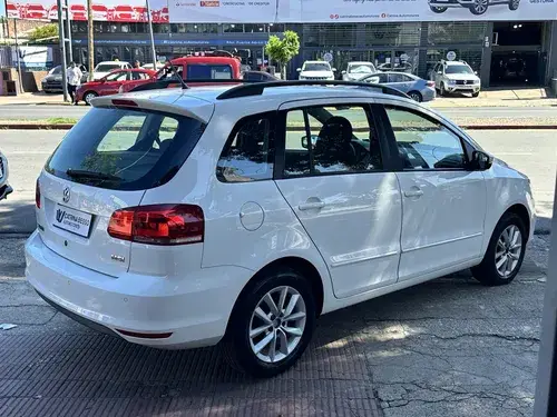 Volkswagen Suran 1.6 Comfortline 101cv 2015