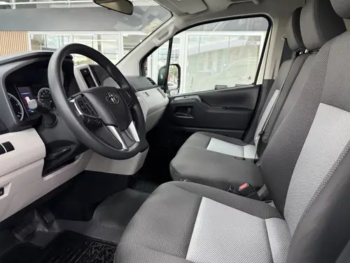 Toyota Hiace 2.8 Tdi Furgón 6At L2H2 3A 5P Nac. 2026