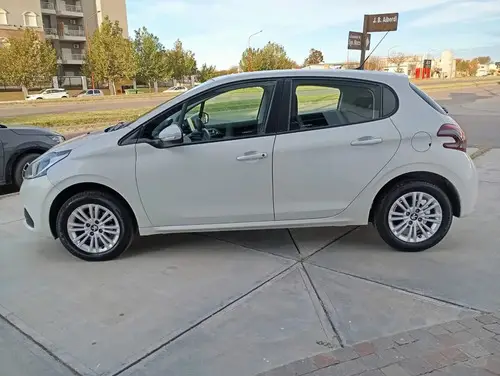 Peugeot 208 ALLURE MT 2017