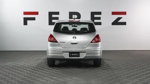 Nissan Tiida 1.8 Visia 2013