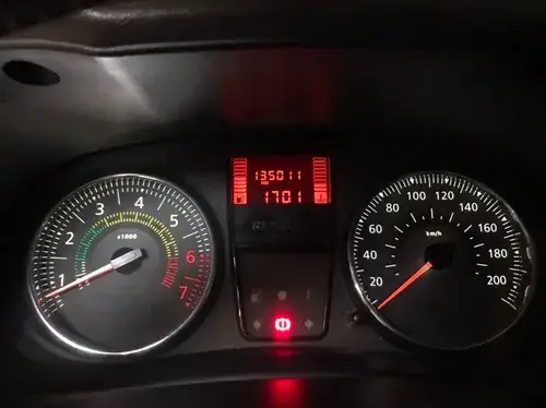 Renault Clio 1.2 Mio Confort Plus Abc 2015