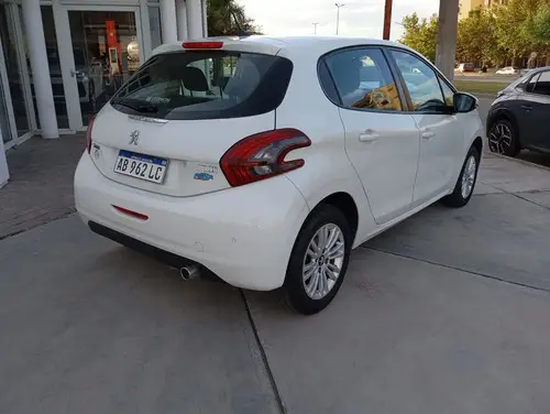 Peugeot 208 ALLURE MT 2017