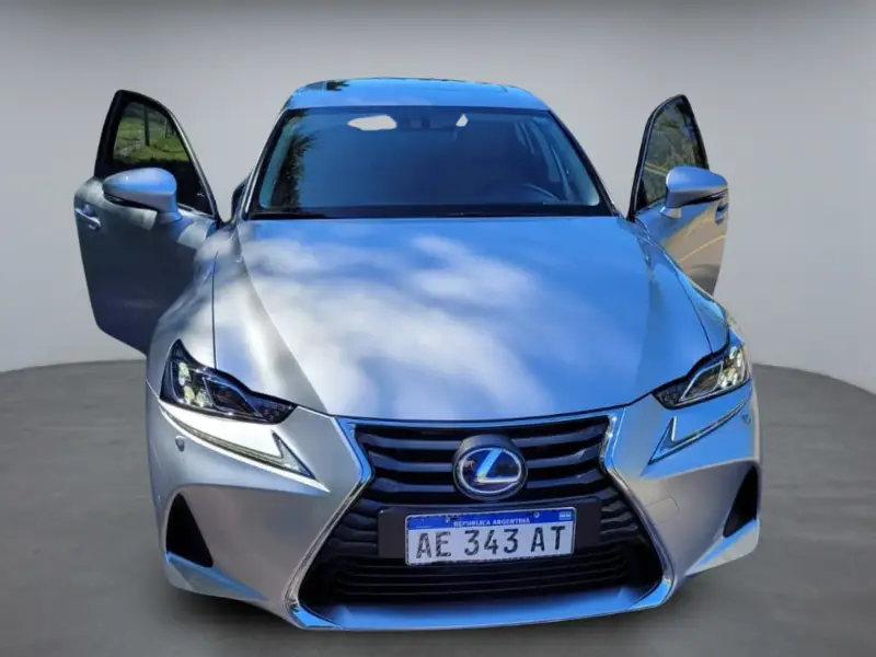 IS 300h Luxury 2020