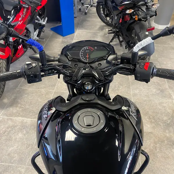 Bajaj Rouser P150 Street 2026