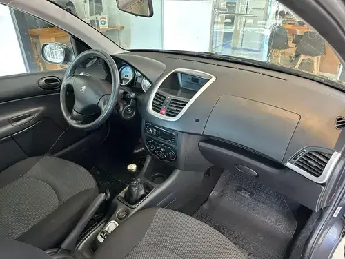 Peugeot 207 Compact Allure 1.4 MT 2015