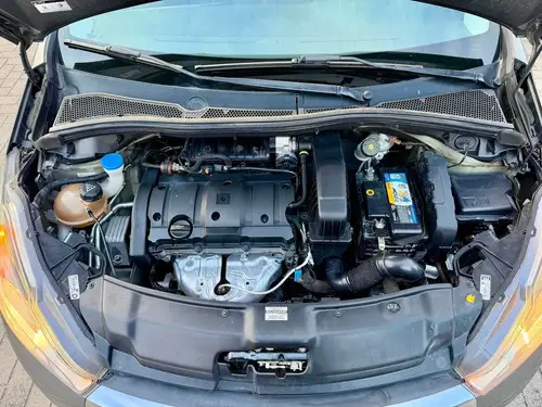 Peugeot 208 1.6 FELINE L16 2017