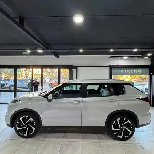 Outlander 2.5L GLS AT FULL 4WD 2026