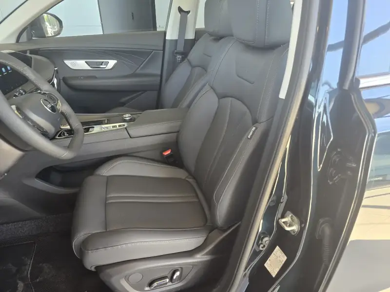 DongFeng HUGE 1.5 T HEV AT 2026