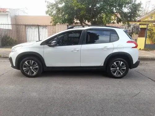 Peugeot 2008 1.6 Feline 2021
