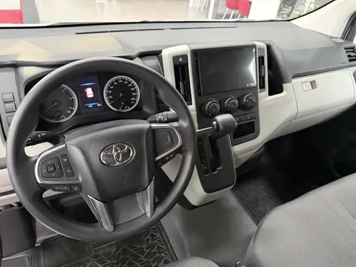 Toyota Hiace 2.8 Tdi Furgón 6At L2H2 3A 5P Nac. 2026