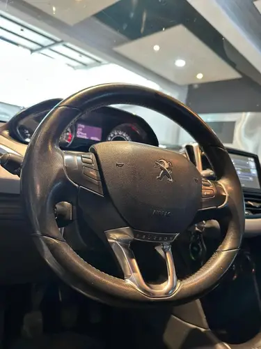 Peugeot 208 1.6 5p Allure Touch 2014