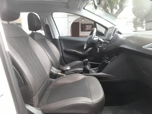Peugeot 2008 1.6 Feline 2021