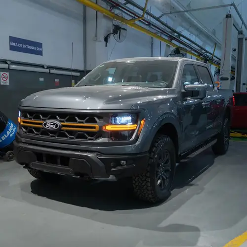 Ford F-150 5.0L V8 Tremor 4X4 At 2025