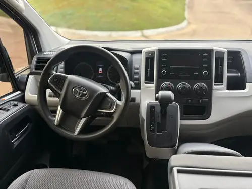 Toyota Hiace 2.8 Tdi Furgón 6at L1h1 3a 4p 2023