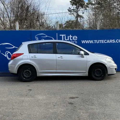 Nissan Tiida 1.8 Visia 2010