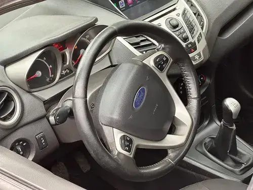 Ford Fiesta Kinetic 1.6 Titanium 120cv 2013