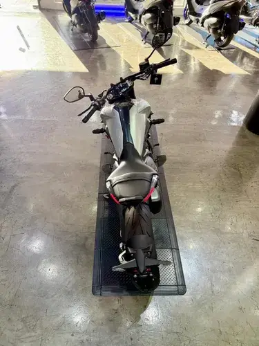 350 V Motocicleta 2025