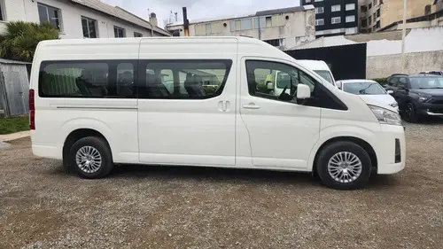 Toyota Hiace 2.8 Tdi Commuter 6at 14a 2022