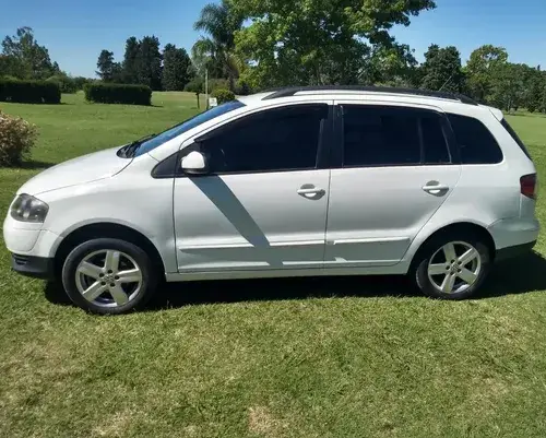 Volkswagen Suran 1.9 Sdi Highline Cuero 90e 2010