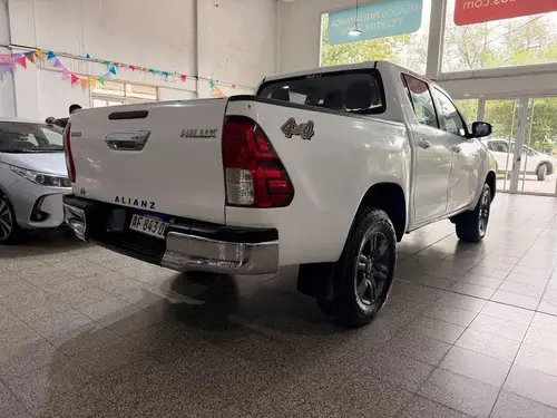 Toyota Hilux 2.8 Dc 4x4 Tdi Sr L20 2023