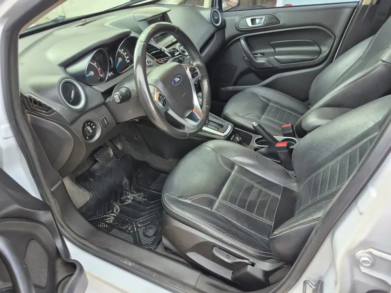 Ford Fiesta 1.6L TITANIUM POWERSHIF 2015