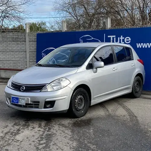 Nissan Tiida 1.8 Visia 2010