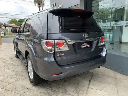 Toyota Hilux SW4 3.0 Srv Cuero I 171cv 4x4 5at 2012