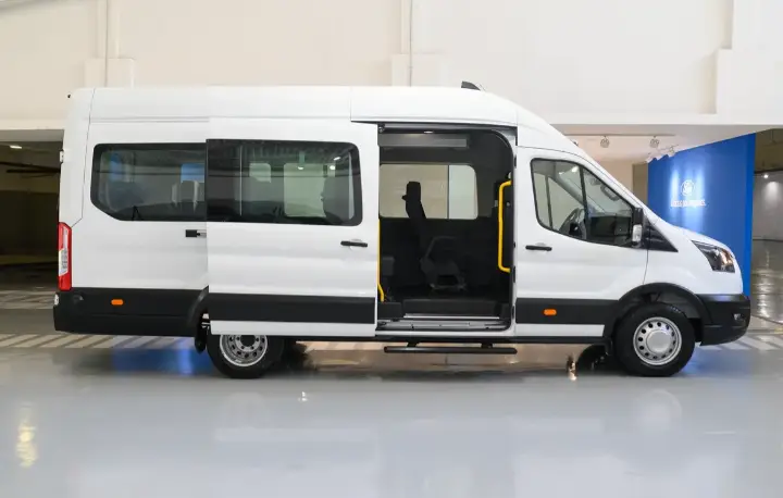 Ford TRANSIT MINI BUS MT 17+1 2026