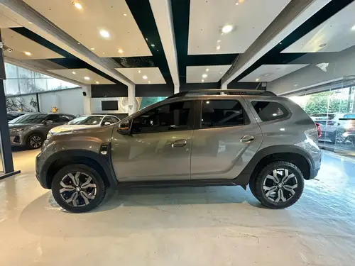 Renault Duster Iconic 1.3T 4x4 MT 2025