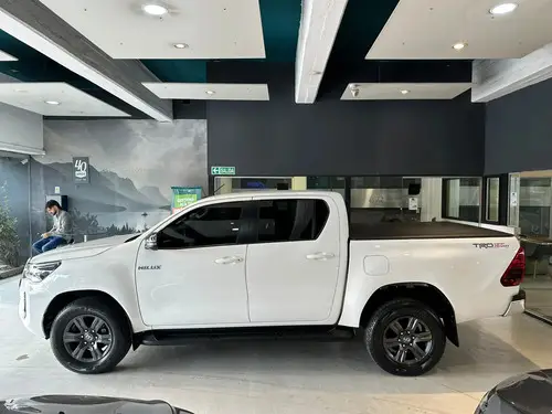 Toyota Hilux SRV 4x2 AT 2023
