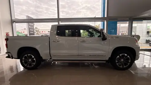 Chevrolet Silverado 5.3 V8 High Country 2026