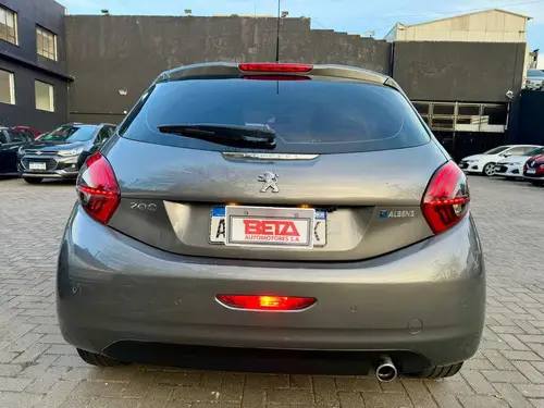 Peugeot 208 1.6 FELINE L16 2017