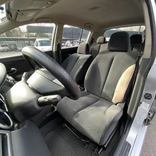 Nissan Tiida 1.8 Visia 2010