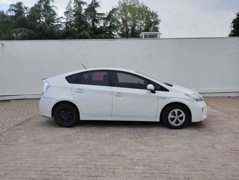 Toyota Prius 1.8 CVT L/12 2013
