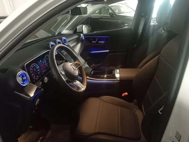 Mercedes-Benz GLC200 2.0 avantgarde 2025