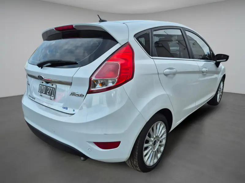 Ford Fiesta 1.6L TITANIUM POWERSHIF 2015