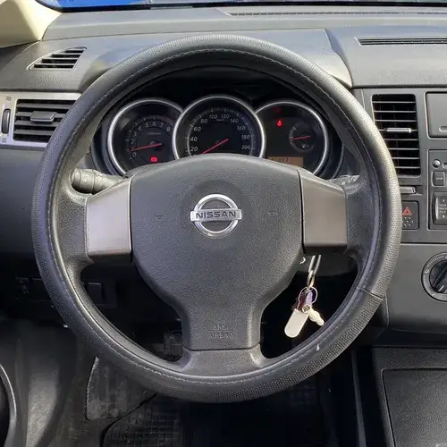 Nissan Tiida 1.8 Visia 2010