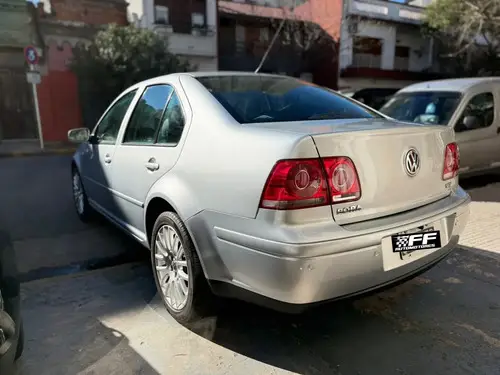 Volkswagen Bora 1.8 Highline T Tiptronic Cuero 2011
