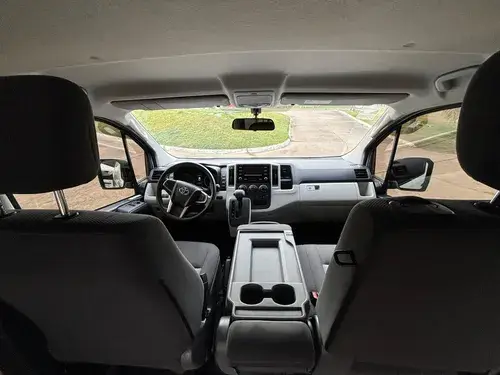 Toyota Hiace 2.8 Tdi Furgón 6at L1h1 3a 4p 2023