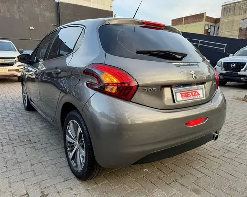 Peugeot 208 1.6 FELINE L16 2017