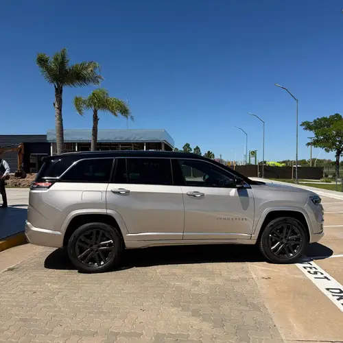 Jeep Commander 2.0 Td380 At9 4x4 7pas Overland 2025