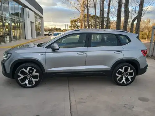 Volkswagen Taos HIGHLINE 250 TSI AT 2024