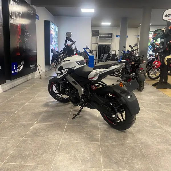 Bajaj Rouser Ns400 Naked 2026