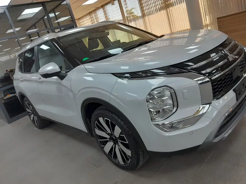 OUTLANDER 2.5L OUTLANDER 2.5L GLS 8AT 4WD FULL 2026