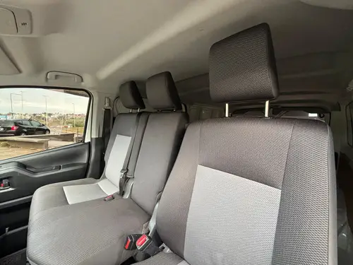 Toyota Hiace 2.8 Tdi Furgón 6at L1h1 3a 4p 2023