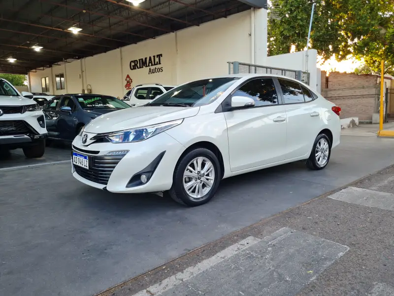 Toyota YARIS XLS 2019