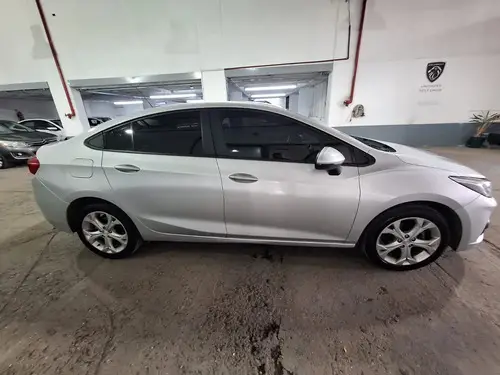 Chevrolet Cruze 1.4T LT MT 2021