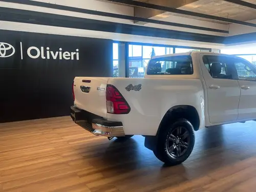 Toyota Hilux Pick-Up 2.8 Cd Sr 204Cv 4X4 At 2026