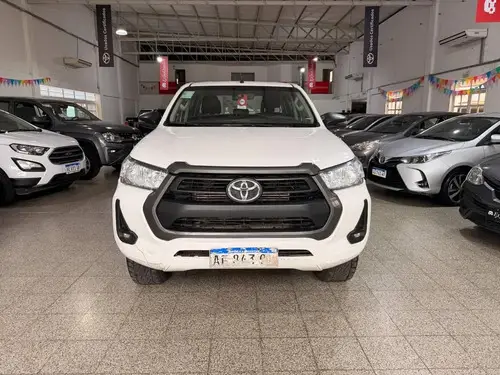 Toyota Hilux 2.8 Dc 4x4 Tdi Sr L20 2023