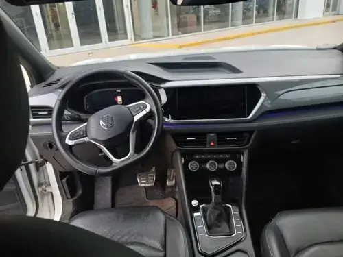 Volkswagen Taos HIGLINE 250 TSI AT 2021
